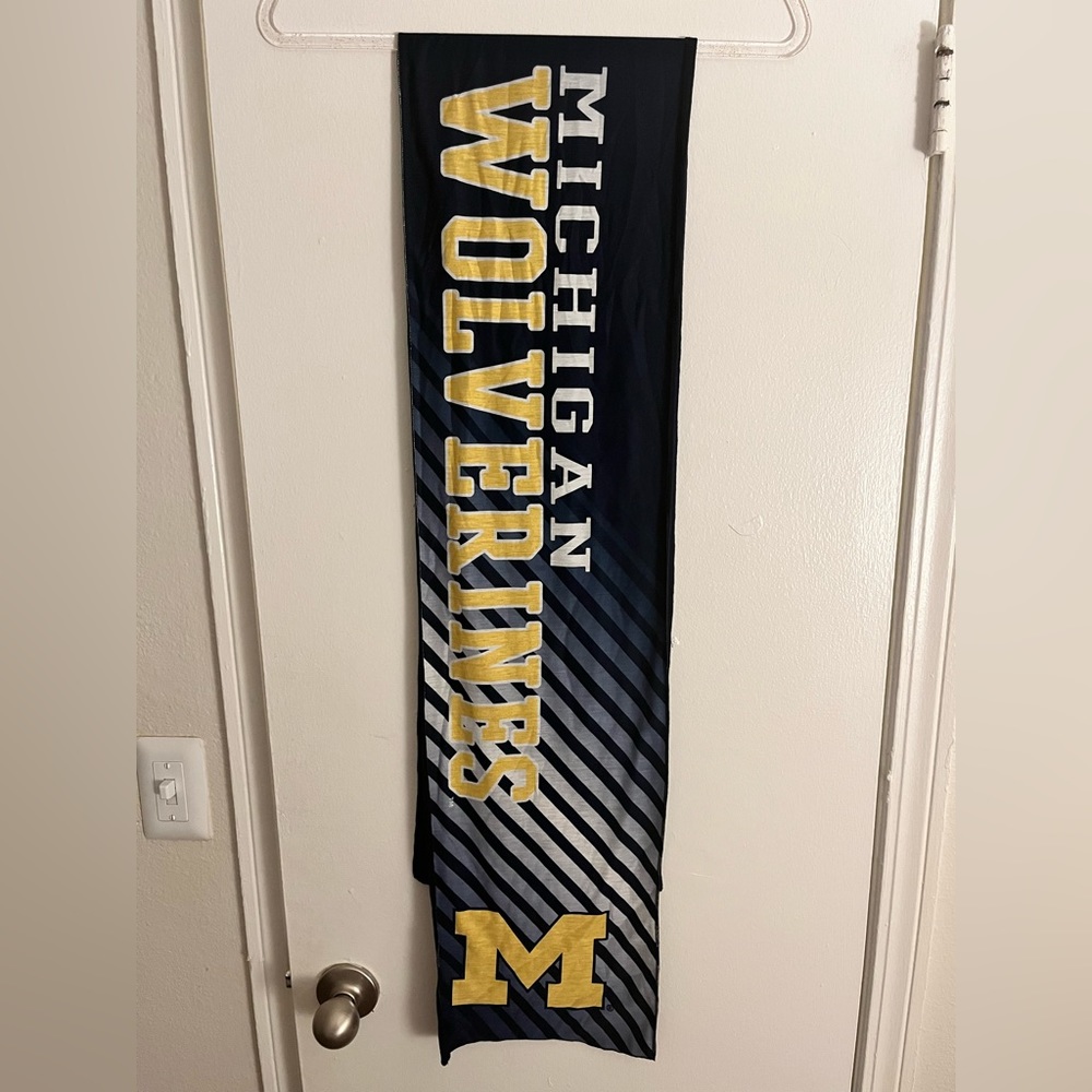 Women’s University of Michigan Scarf